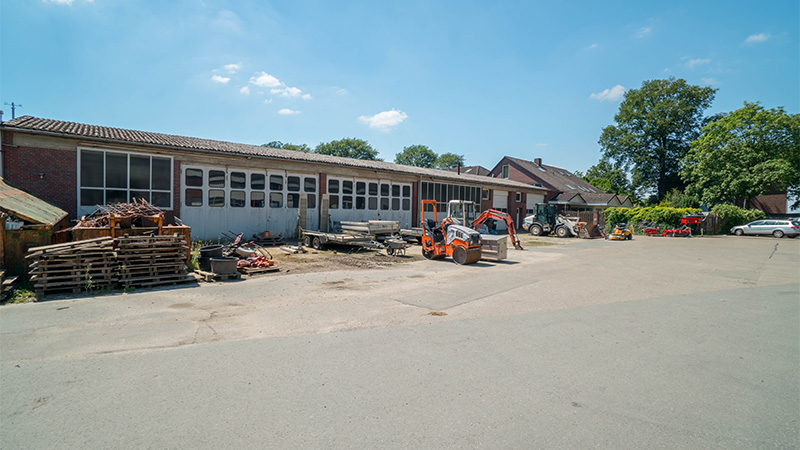 Gebäude 5 - Wohnhaus mit Halle Aktuell